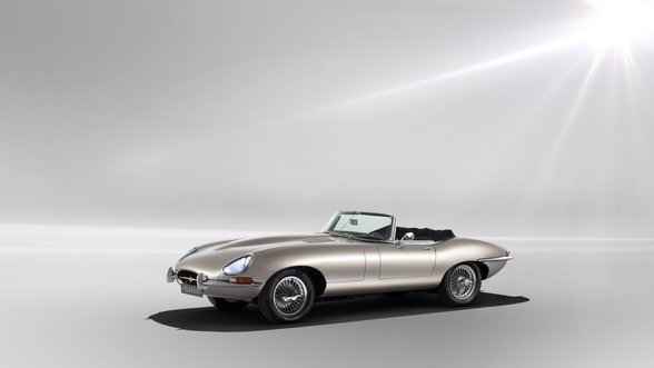 Netikėtas „Jaguar“ žingsnis: klasikinį „E-Type“ pavertė elektromobiliu