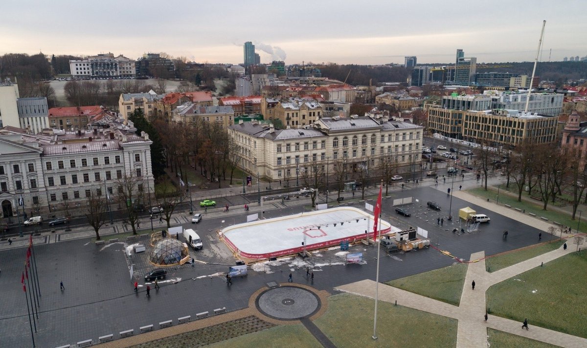Kalėdinė Vilniaus čiuožykla Lukiškių aikštėje