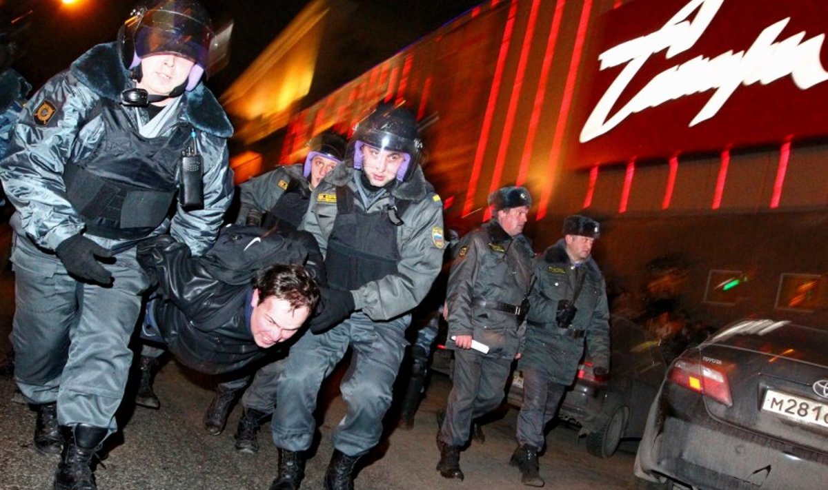 Rusijos policija suėmė šimtus demonstrantų