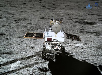 Iš Mėnulio atgabenti uolienų pavyzdžiai padeda mokslininkams tirti Žemės palydovą.
