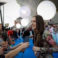 „Eurovizija“ atidaryta: mėlynuoju kilimu žengusi Ieva Zasimauskaitė ir juokėsi, ir graudinosi