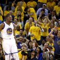 Sužvėrėjęs K. Durantas ir plieninė gynyba tapo raktu į pirmąją „Warriors“ pergalę NBA finale