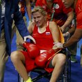 Šiurpią traumą patyrusią Rusijos boksininkę iš salės išvežė vežimėlyje