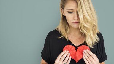 Santykių terapeutai siūlo 8 būdus, kaip išgydyti sudaužytą širdį