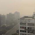Indijos sostinėje dėl smogo uždaromos mokyklos