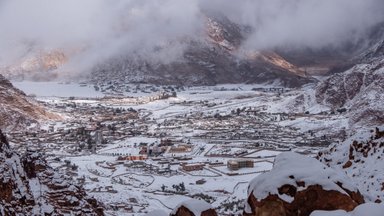 Ar Egipte ant Šventosios Kotrynos kalno iškritęs sniegas įrodo, kad „pusiaujas tampa šalčio ašigaliu“?