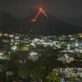 Filipinuose įspūdingas ugnikalnio „fejerverkų šou“ traukia turistus, bet gyventojai evakuojasi