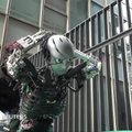 Robotas „Kengaro“ lieja prakaitą sporto salėje