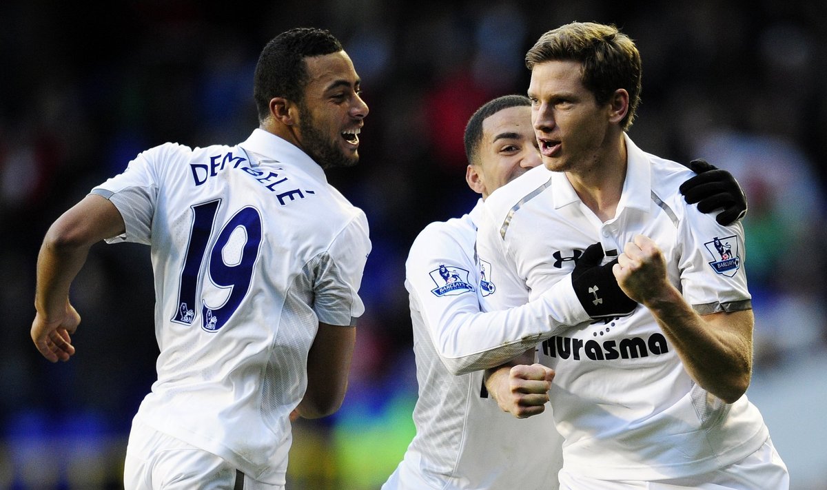 Londono „Tottenham“ futbolininkai džiaugiasi po pelnyto įvarčio