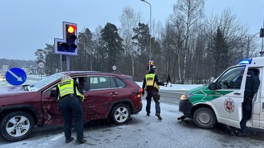 В Вильнюсе в ДТП попал ехавший по вызову экипаж полиции