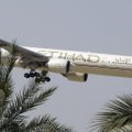 Į Indoneziją skridusiam oro linijų „Etihad“ lėktuvui patekus į smarkios blaškos zoną nukentėjo 31 keleivis