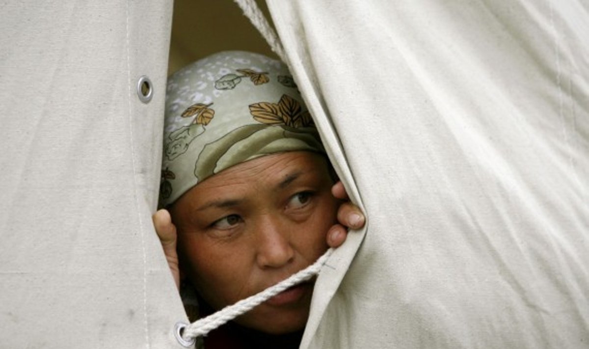 Kirgizė stebi padėtį pabėgėlių stovykloje Oše