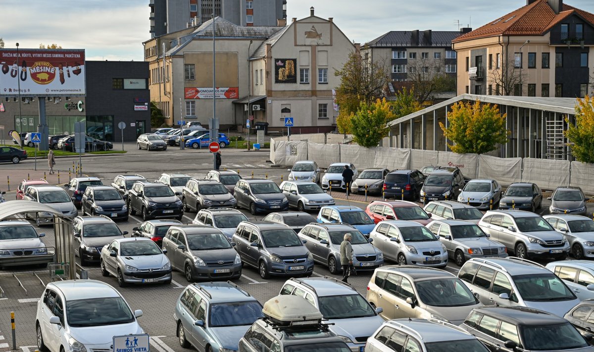 Aukcione parduodama automobilių aikštelė Panevėžyje