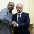 JAV bokso žvaigždė prašosi pas V. Putiną
