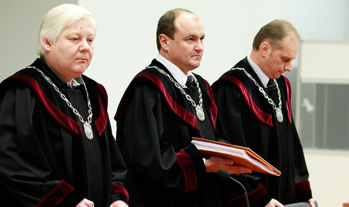 Teisėjai (iš kairės į dešinę) Edvardas Juozėnas, Valdas Petraitis ir Artūras Pažarskis