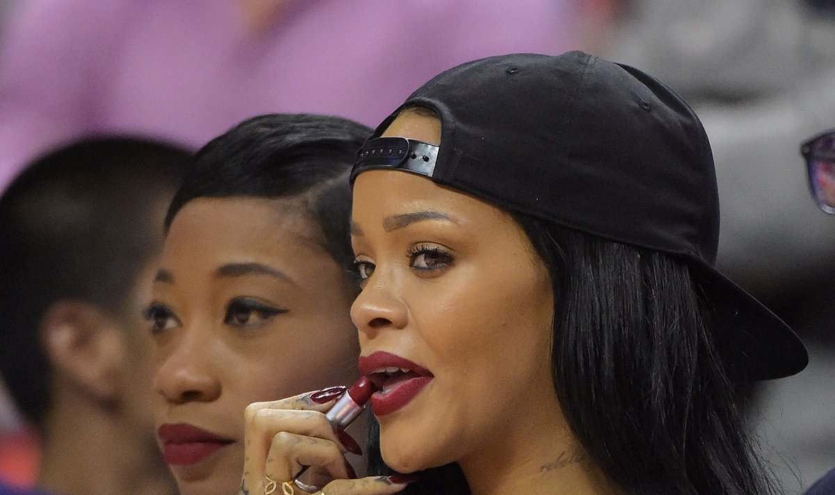 "Clippers" ir "Thunder" mačą stebėjo ir dainininkė Rihanna