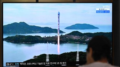 Северная Корея запустила несколько ракет в сторону Японского моря