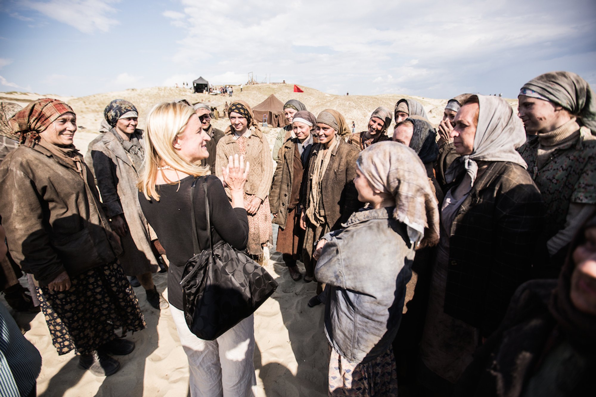 „Tarp pilkų debesų“ autorė R. Šepetys lankėsi filmavime filmas bus