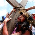 Filipinų katalikai, prisimindami Jėzaus kančią, plakėsi rimbais