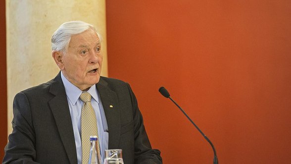Former president Adamkus calls for regional energy summit