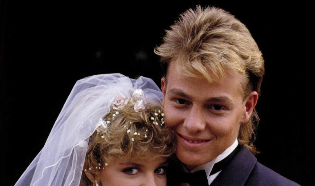 Kylie Minogue ir Jasonas Donovanas. 1987 m, filmuojant serialo "Kaimynai" vestuvių epizodą