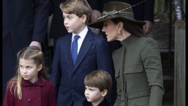 Kalėdų pamaldose Kate Middleton pribloškė apgalvotu įvaizdžiu: akcentas – naujausia princo Williamo kalėdinė dovana