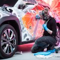 „Lexus“ nusprendė netradiciškai papuošti automobilį – ištatuiravo visą kėbulą