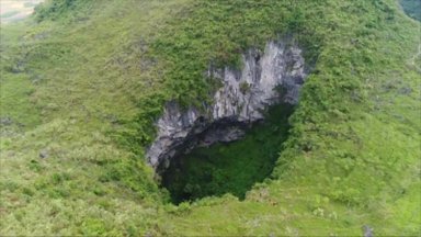 Pietų Kinijoje aptikta didžiausia pasaulyje karstinė urvų salė