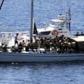Graikų pareigūnai audringoje jūroje ieško dešimčių dingusių migrantų