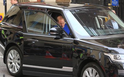 Princas Williamas vairuoja Range Roverį