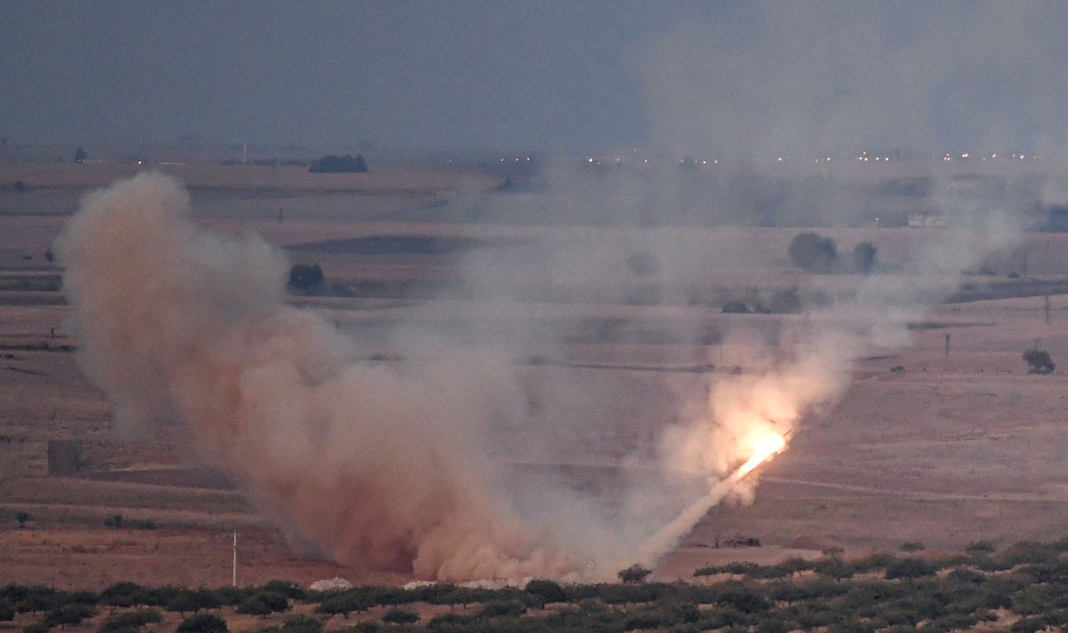 Turkų pajėgos bombarduoja Sirijos kurdus