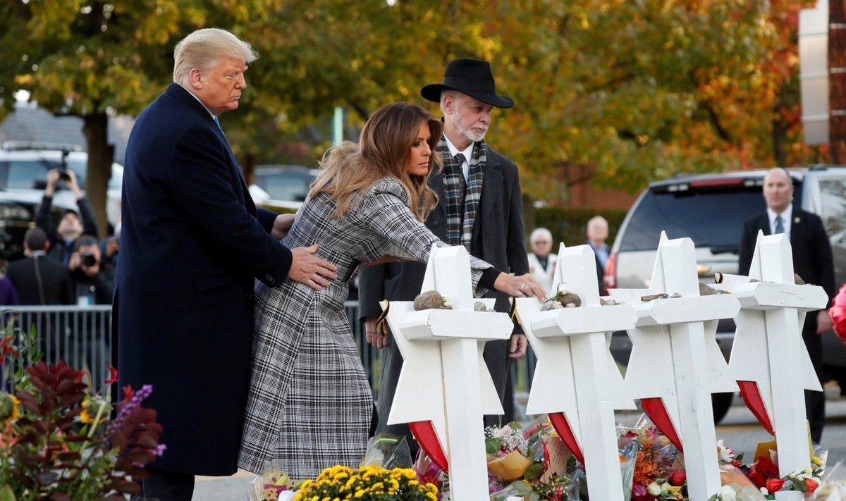 Donaldas Trumpas apsilankė Pitsburgo šaudynių vietoje