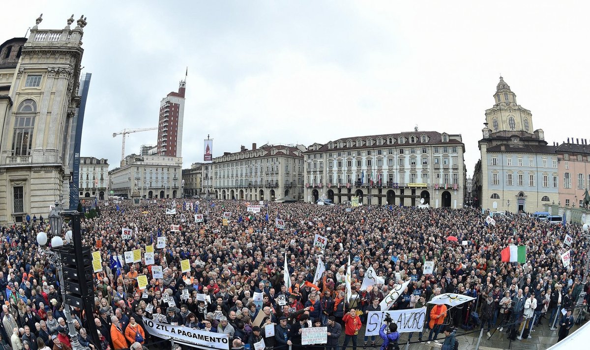 Italijos vicepremjero šakalais pavadinti žurnalistai išėjo protestuoti į gatves