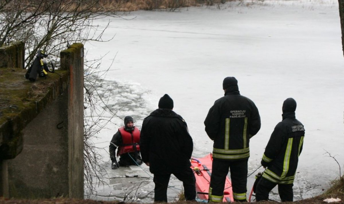 Vilniaus pakraštyje įlūžo žvejys, išgelbėtas žmogus prarado sąmonę 