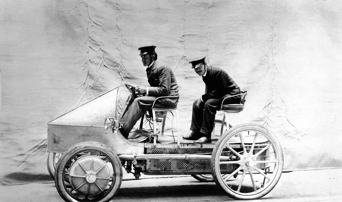 Pirmasis pasaulyje hibridas Lohner-Porsche (1889 m.)