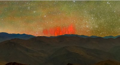 Raudonieji žaibai danguje Čilėje. Zdenek Bardon/ESO nuotr.