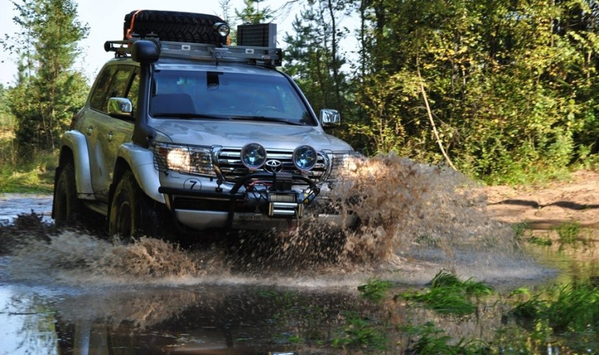 Kariuomenė įsigijo visureigių „Toyota Land Cruiser“, M.Varnos nuotr.