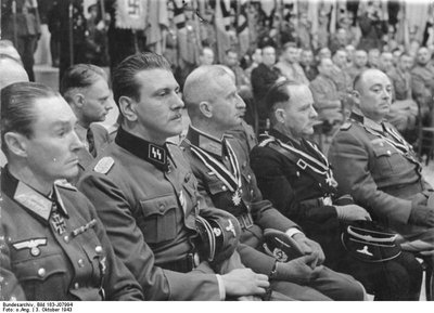 Otto Skorzeny (antras iš kairės)