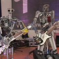 Pasaulį užkariauja metalą grojantys robotai