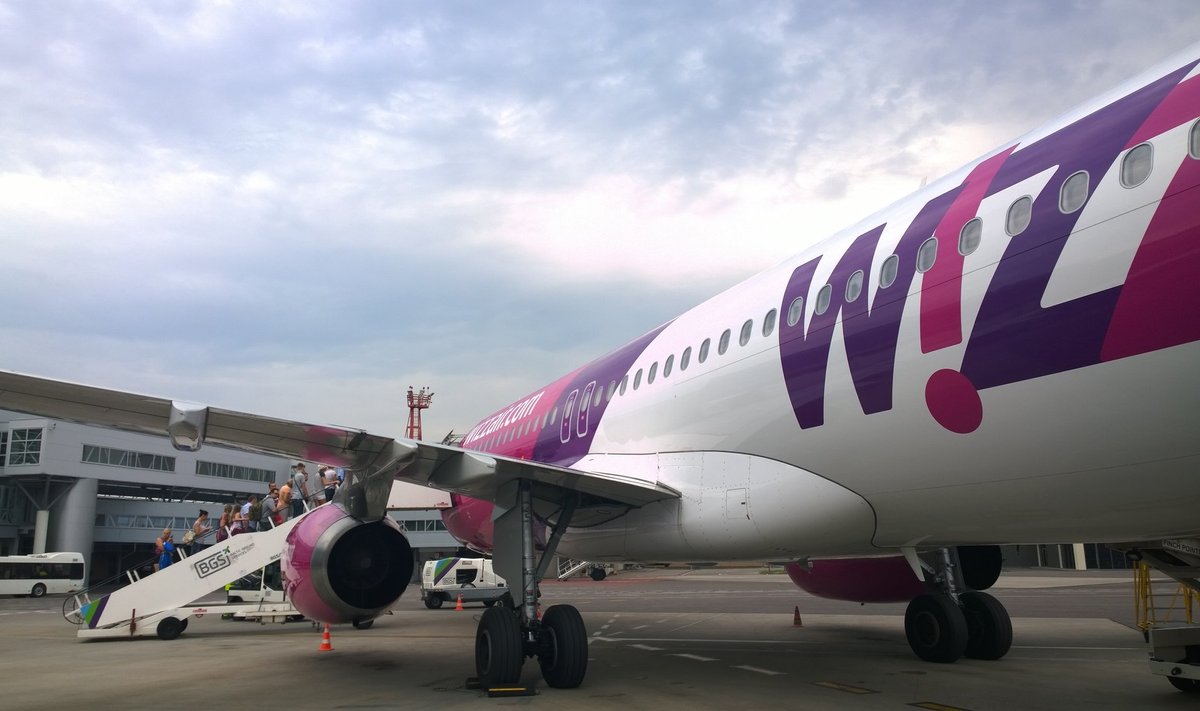 WizzAir Jet at the Vailnius airport