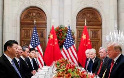 Xi Jinpingas, Donaldas Trumpas, Kinijos ir JAV delegacijos