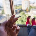 Viešųjų ryšių ekspertas įvertino draudimą rūkyti balkonuose: bus skandalų ir bandymų pasipelnyti