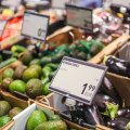 Литовские магазины планируют отказаться от бумажных ценников
