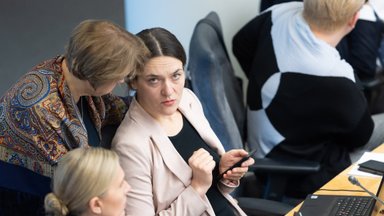 Ar tikrai Seimo nariams suteikti telefonai ir kompiuteriai yra tokie prasti, kaip jie teigia: technologijų žinovas pateikė savo verdiktą