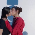 „Calvin Klein“ reklamoje – dviejų „influencerių“ bučinys