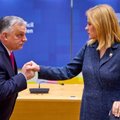 Latvijos premjerė pasidalijo pokštu, kad galėtų nužudyti Orbaną žvilgsniu