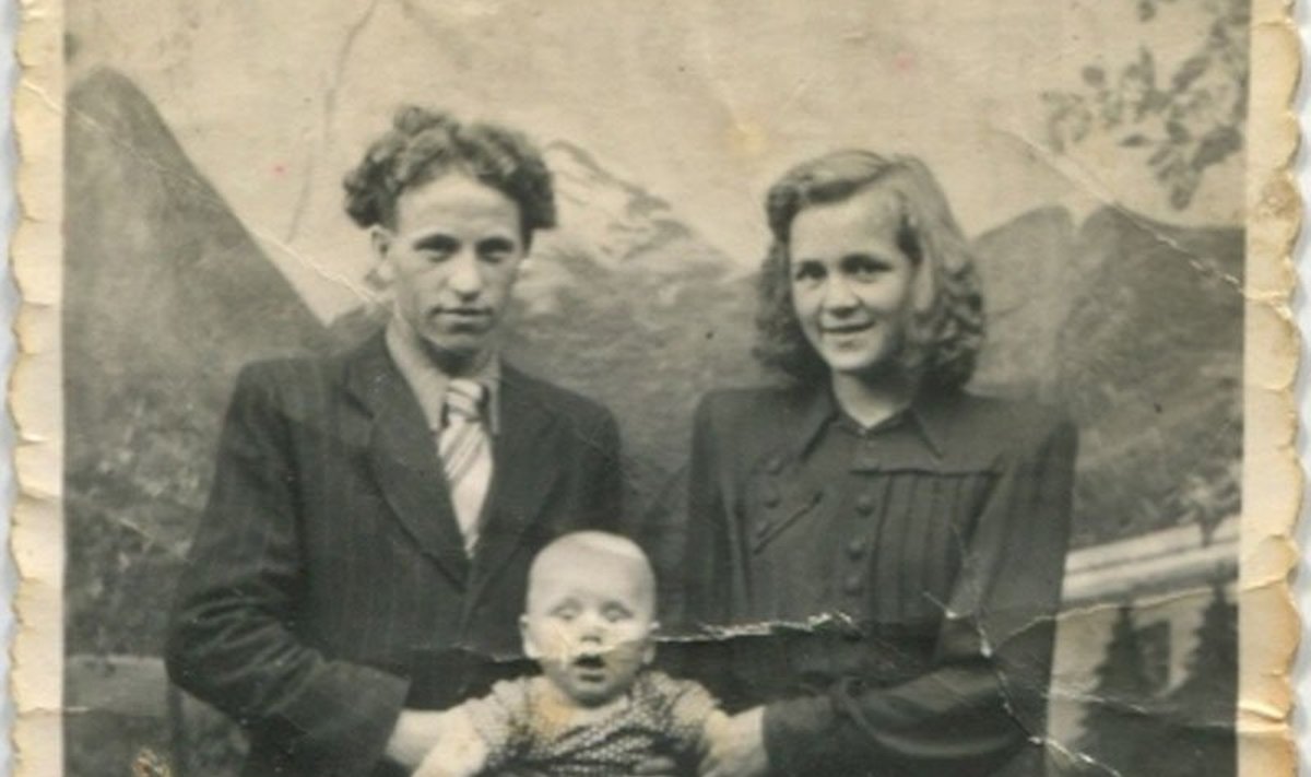 1952 m. Petronėlė ir Aleksas su mažuoju Aleksiuku Airošiai Klaipėdoje