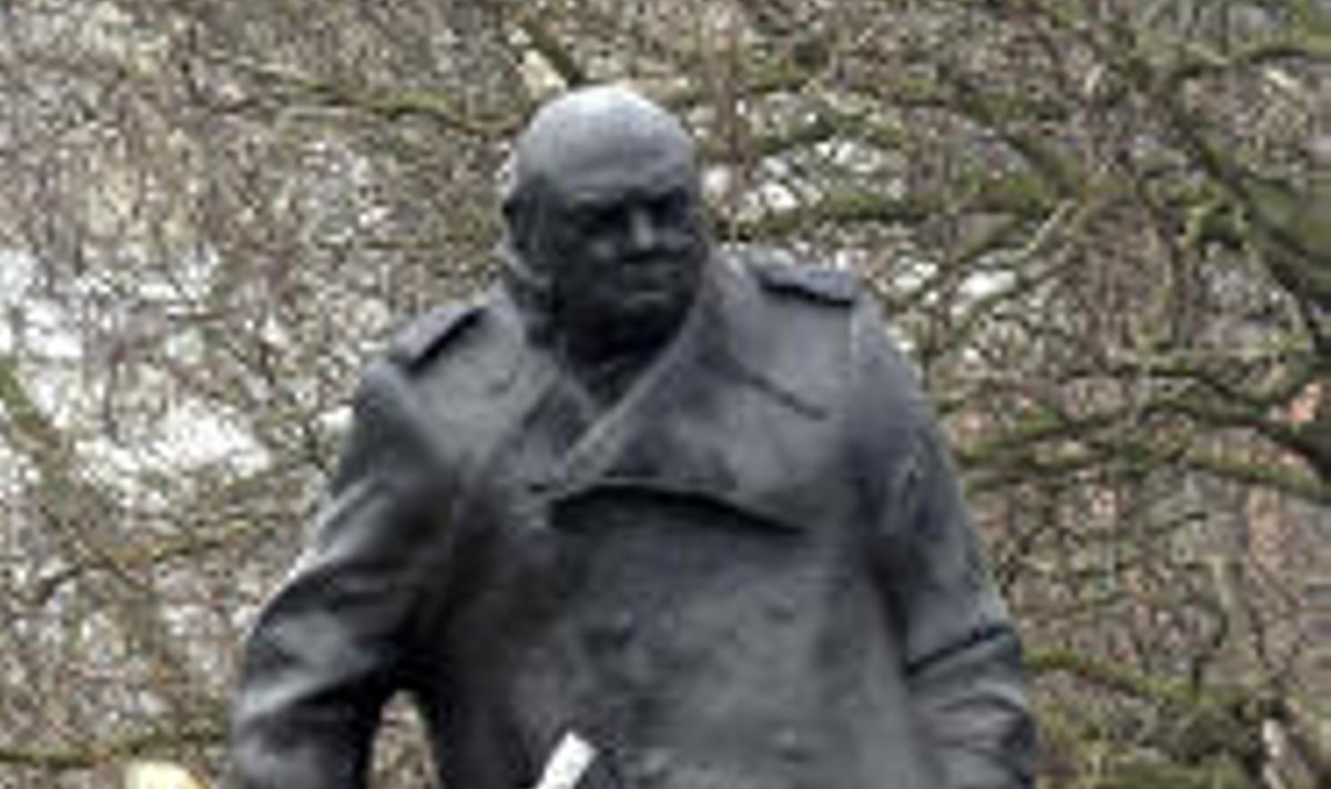 W.Churchillio statula Londone