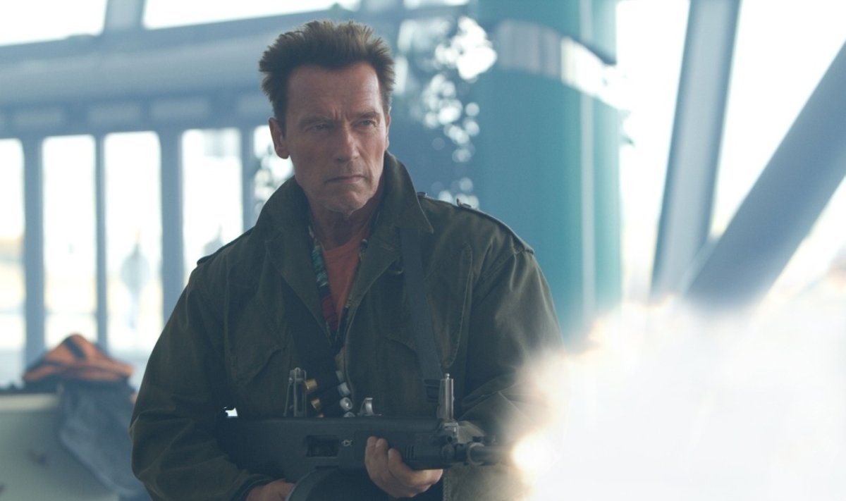 Kadras iš filmo "Nesunaikinami 2", Arnoldas Schwarzeneggeris 