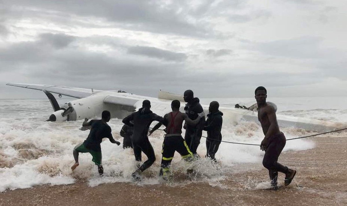 Prie Dramblio kaulo kranto sudužo krovininis lėktuvas